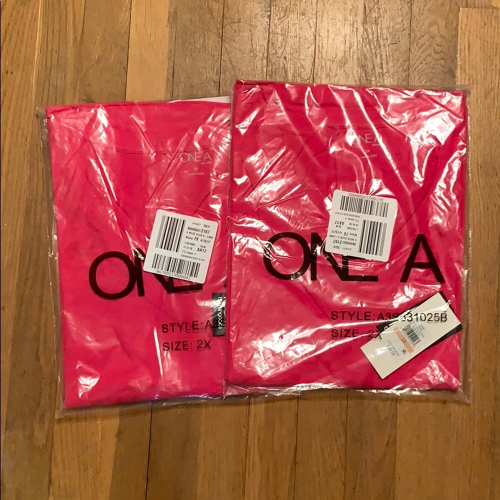ONE A short sleeved T-shirt